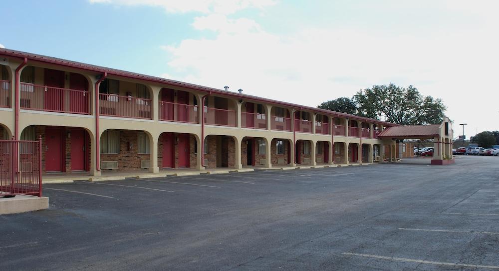 Econo Lodge San Marcos University Area Экстерьер фото