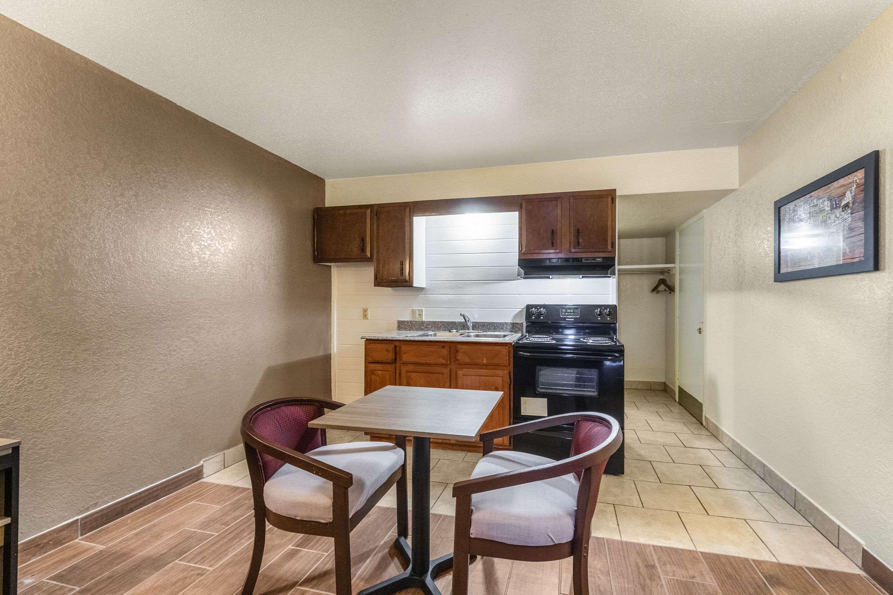 Econo Lodge San Marcos University Area Экстерьер фото