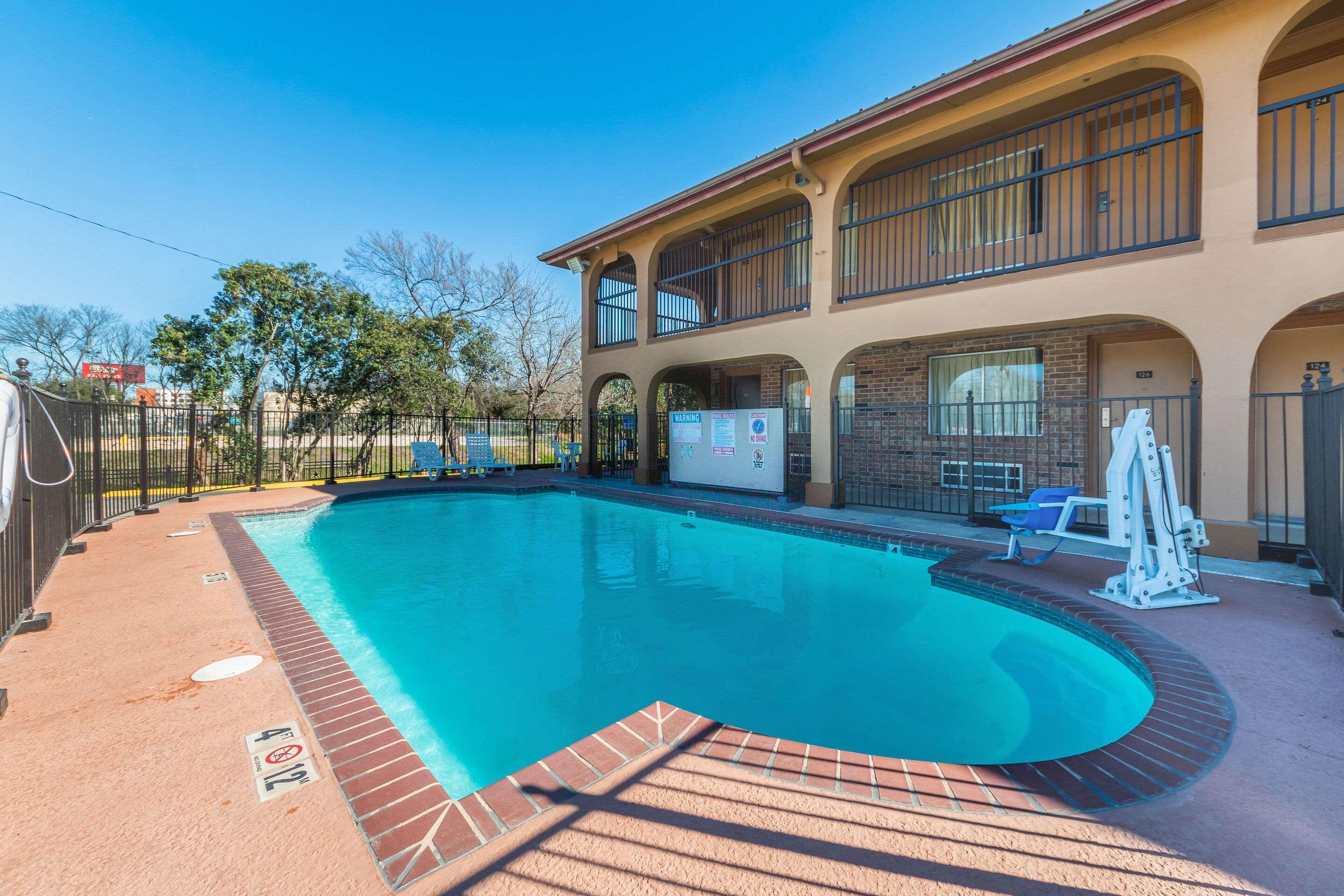 Econo Lodge San Marcos University Area Экстерьер фото